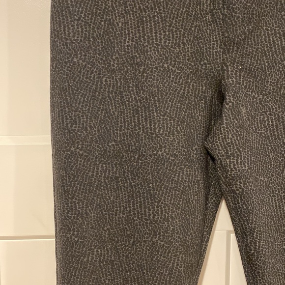 Chic pull-on black and gray stretch pants.  Sanctuary brand.  Size Large, NWT. - Picture 4 of 6